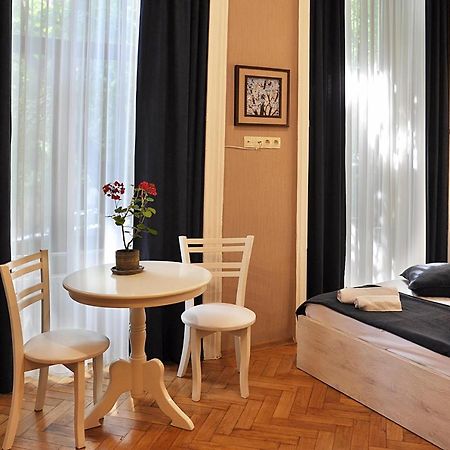 Hb Apartments Mari Brose Tbilisi Buitenkant foto