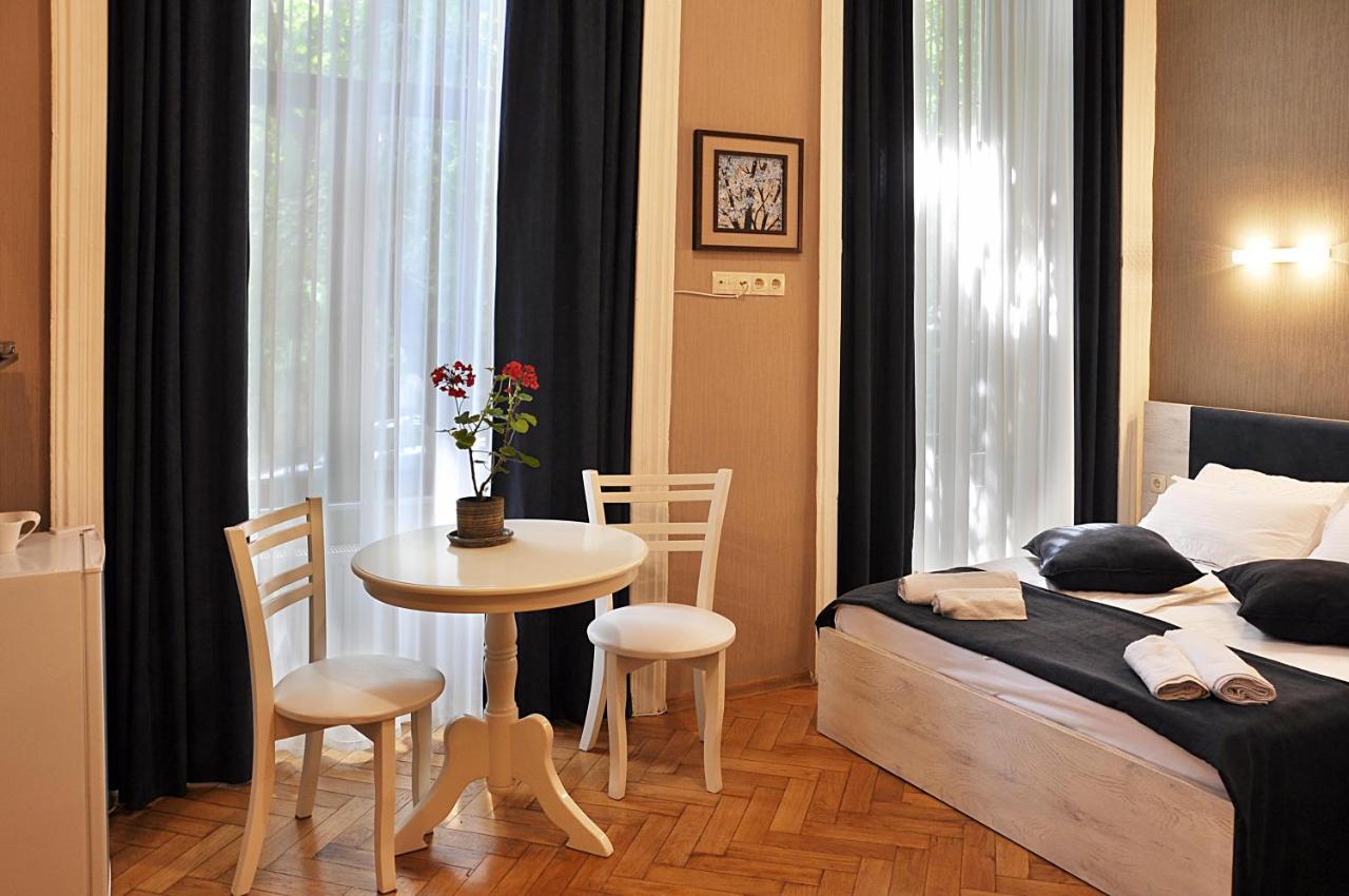 Hb Apartments Mari Brose Tbilisi Buitenkant foto