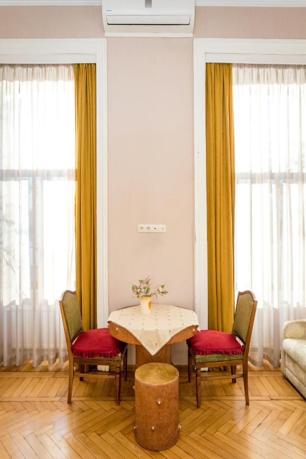 Hb Apartments Mari Brose Tbilisi Buitenkant foto