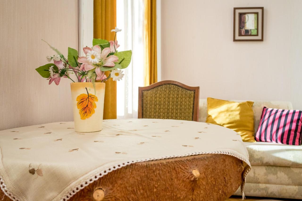 Hb Apartments Mari Brose Tbilisi Buitenkant foto